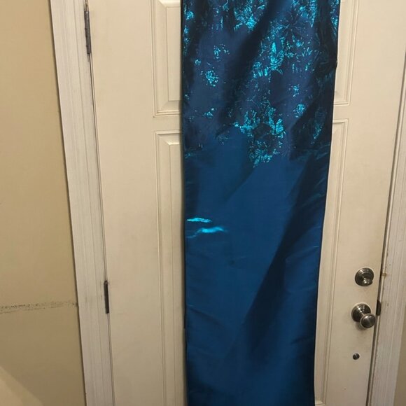 NWT Jovani Strapless Floral Embroidered Gorgeous Gown with Shawl - Picture 3 of 3